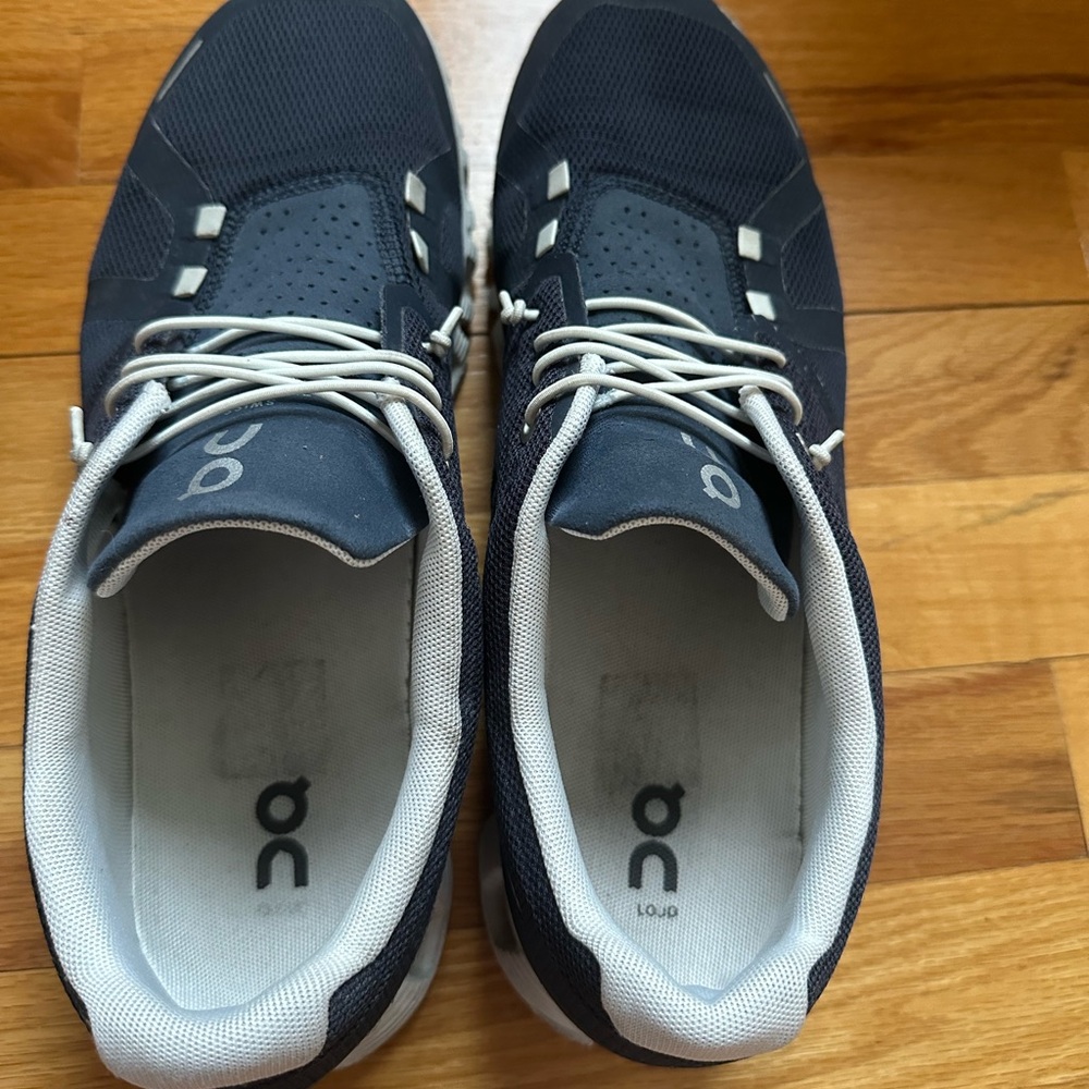 On Running Men's Black and White Athletic Shoes - Picture 3 of 5